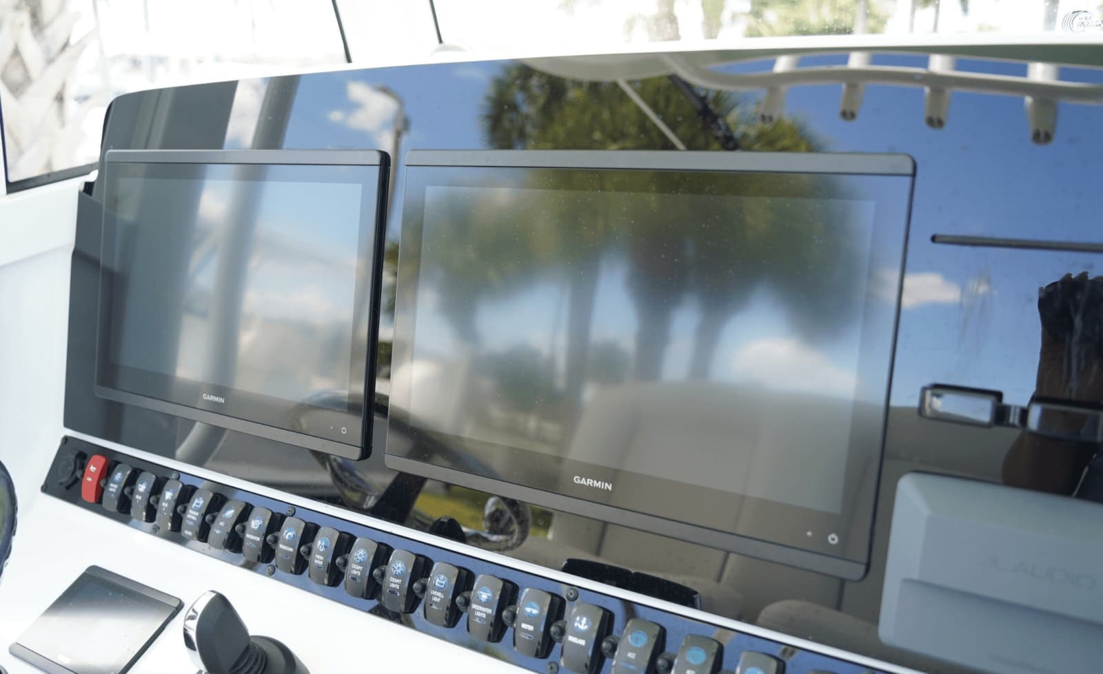2025 Sea Hunt Ultra 305SE - Photo 16
