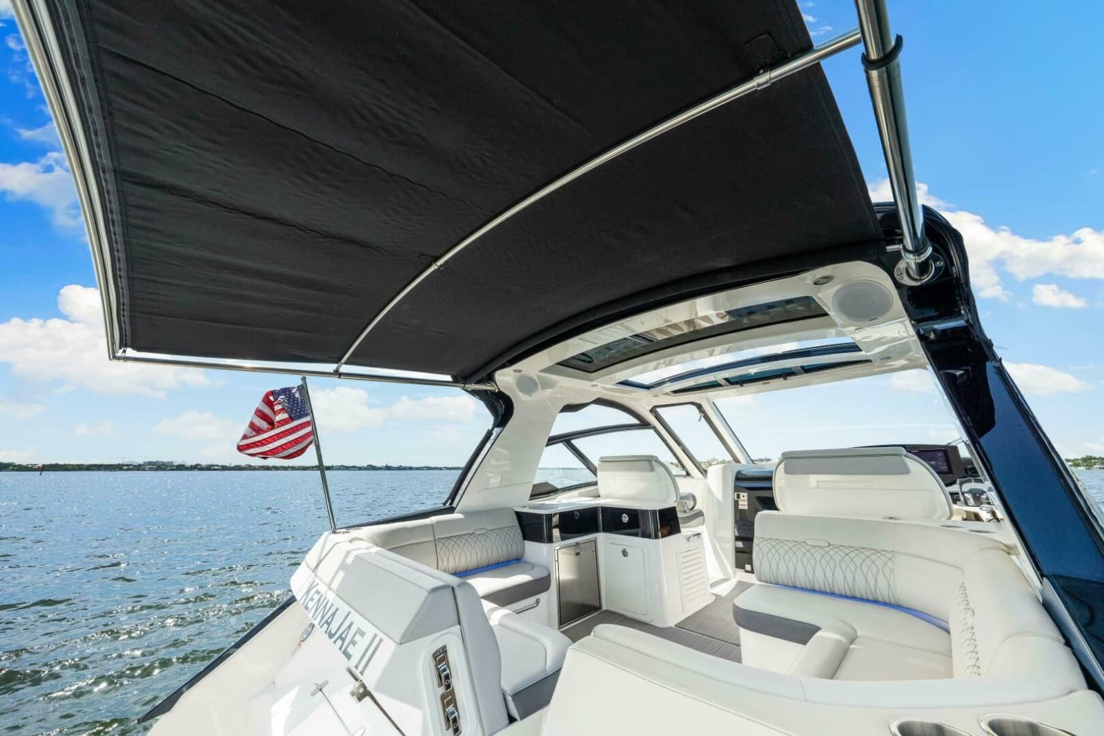 2022 Sea Ray 370 Sundancer - Photo 17