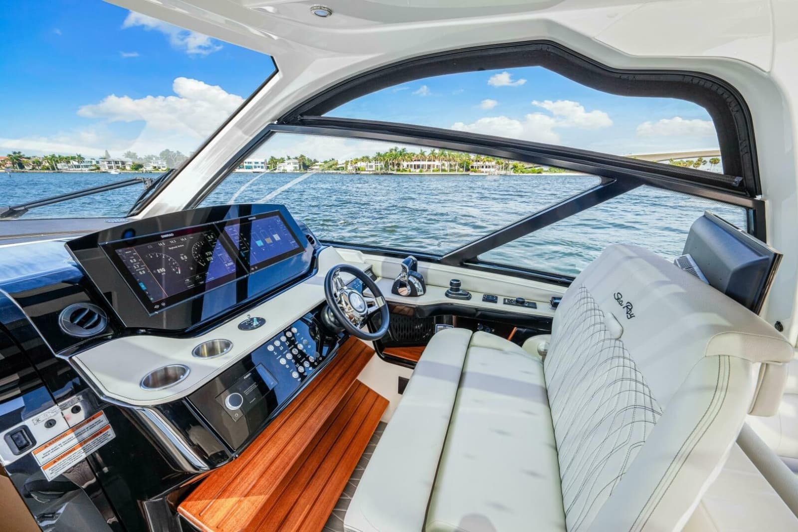 2022 Sea Ray 370 Sundancer - Photo 2