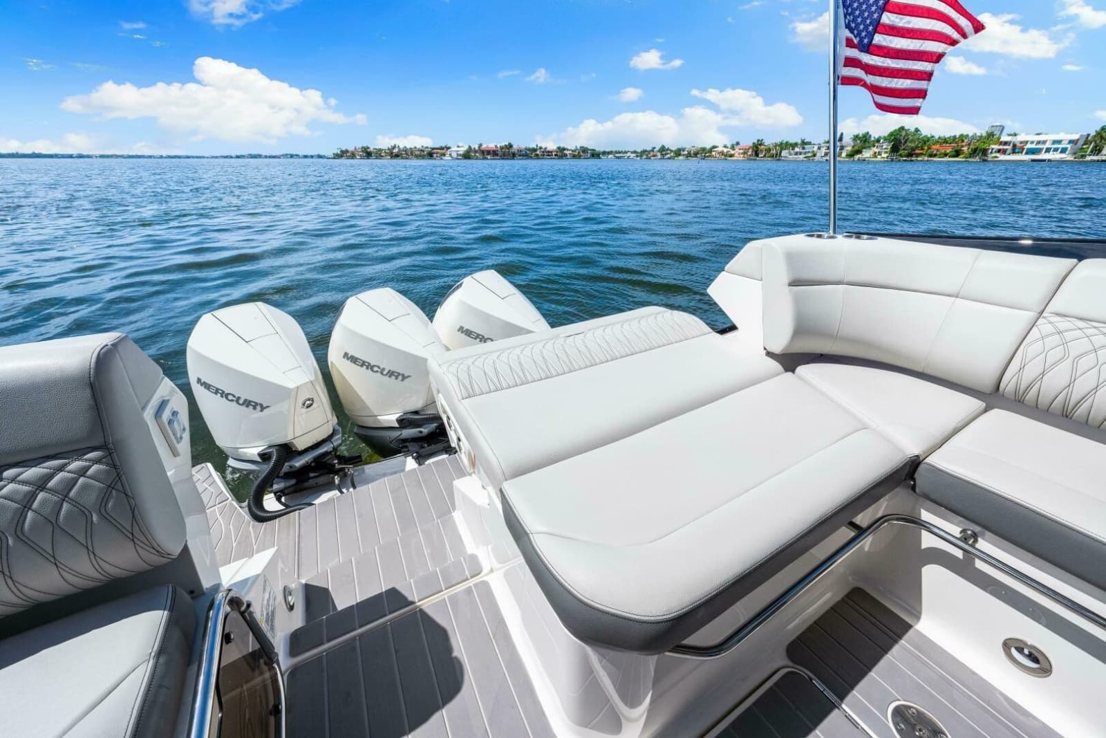2022 Sea Ray 370 Sundancer - Photo 20