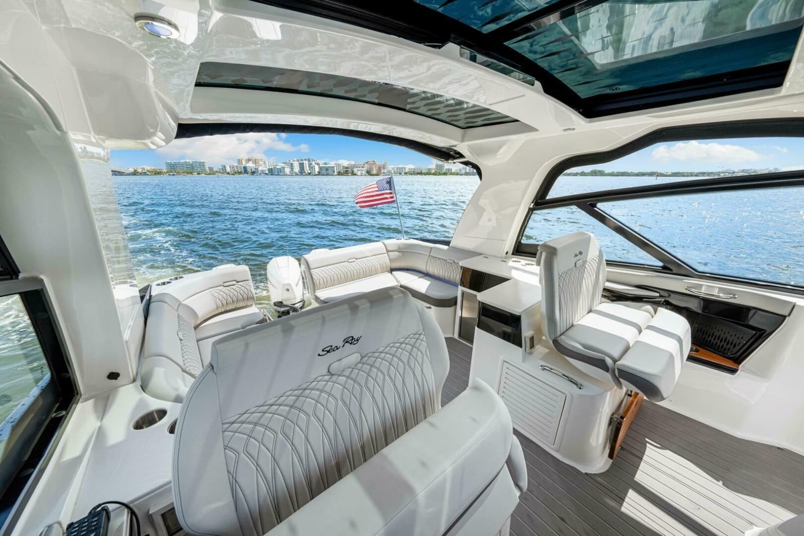 2022 Sea Ray 370 Sundancer - Photo 13