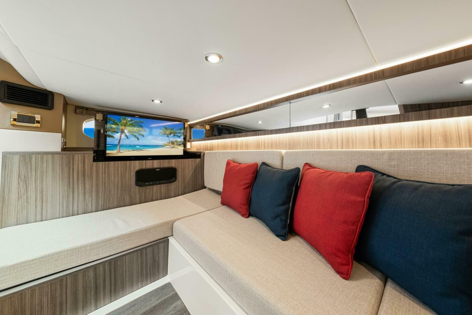2022 Sea Ray 370 Sundancer - Photo 40