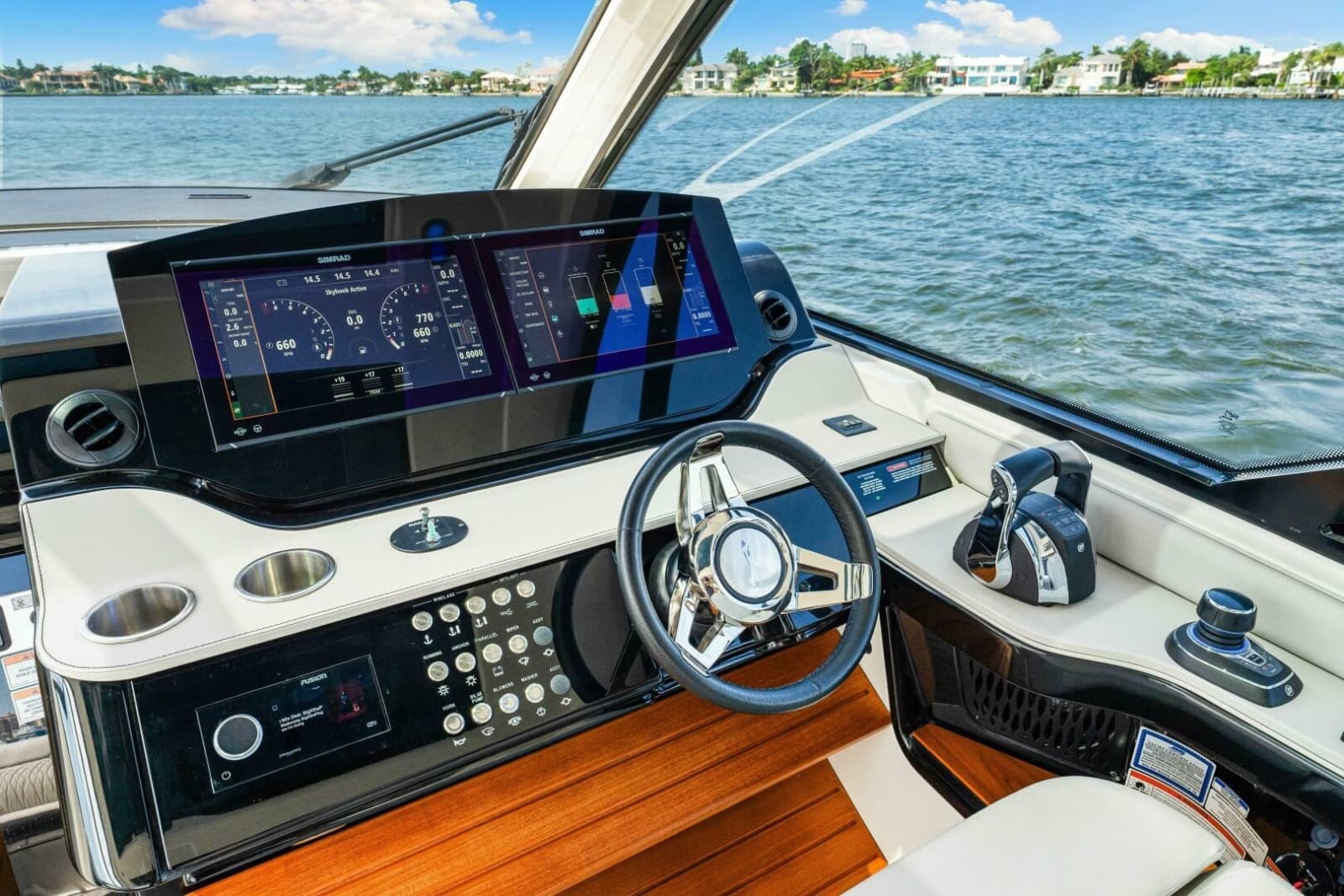 2022 Sea Ray 370 Sundancer - Photo 12