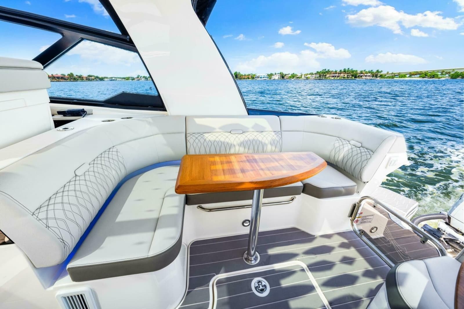 2022 Sea Ray 370 Sundancer - Photo 23