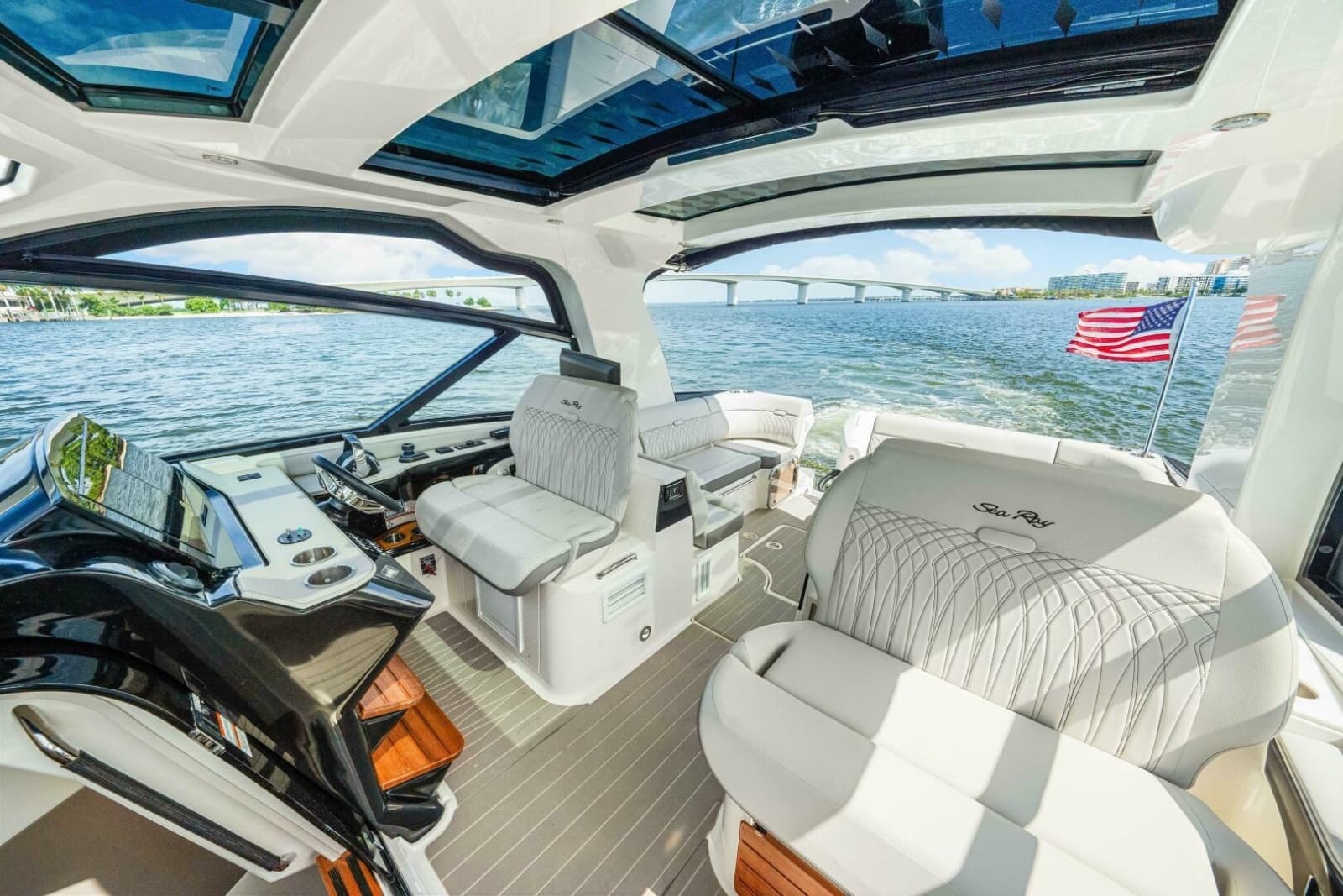 2022 Sea Ray 370 Sundancer - Photo 14