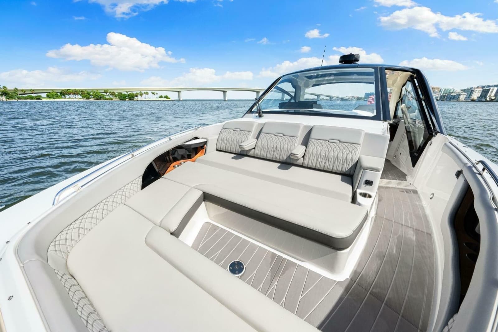 2022 Sea Ray 370 Sundancer - Photo 27