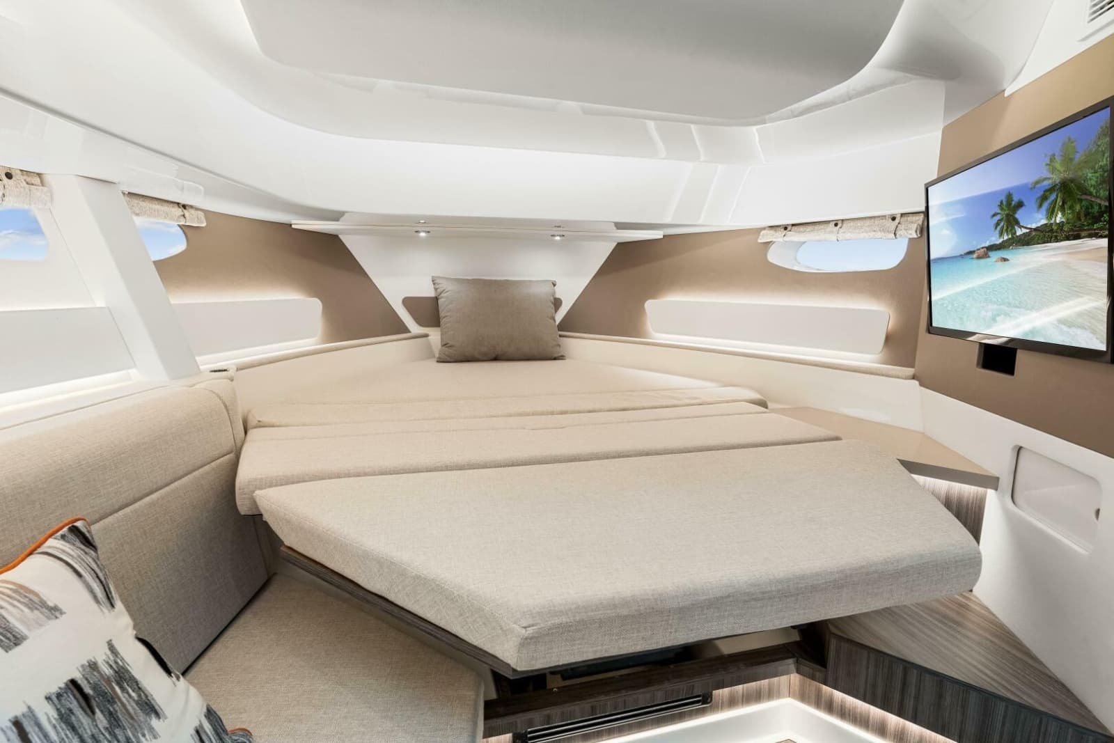 2022 Sea Ray 370 Sundancer - Photo 36