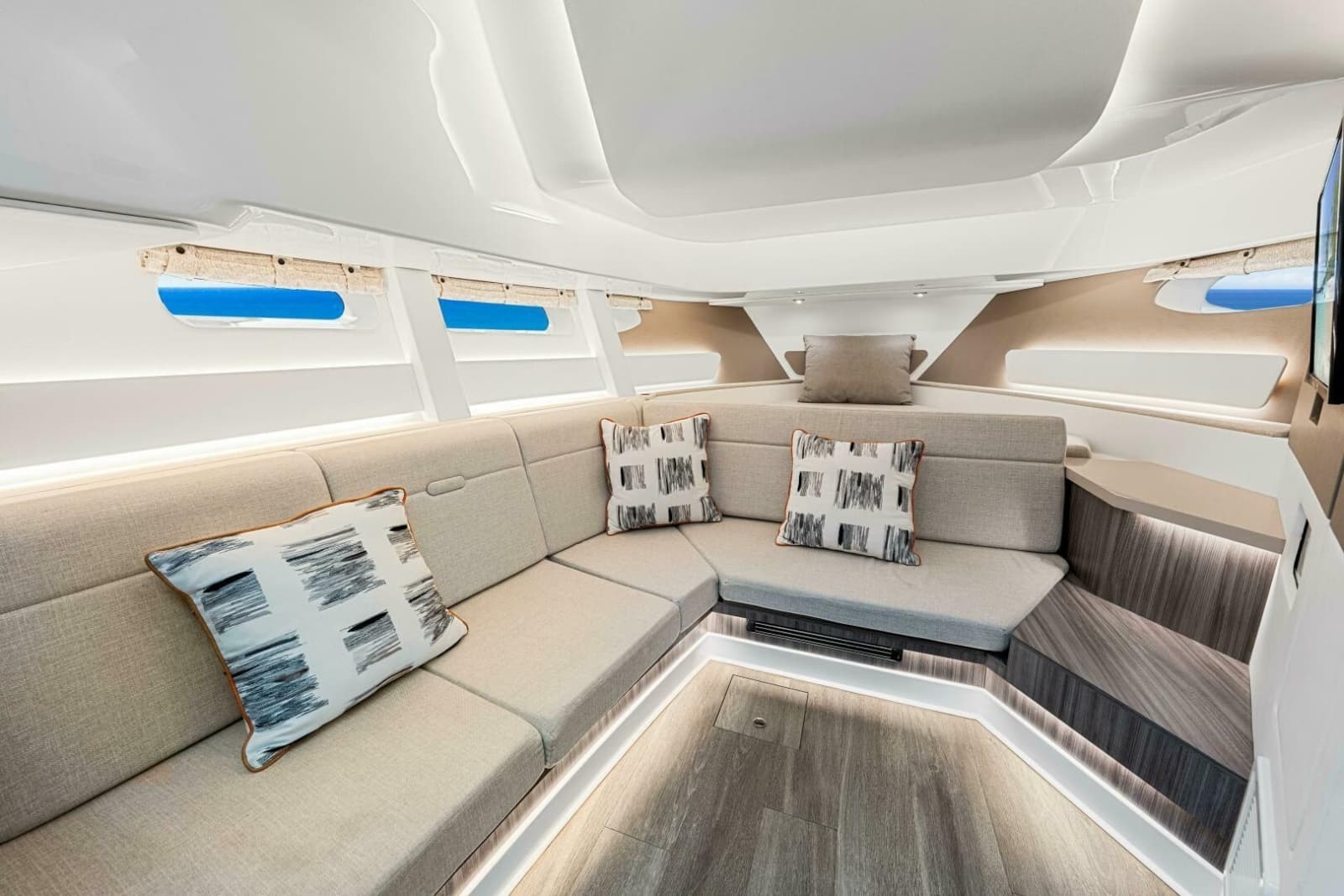 2022 Sea Ray 370 Sundancer - Photo 34
