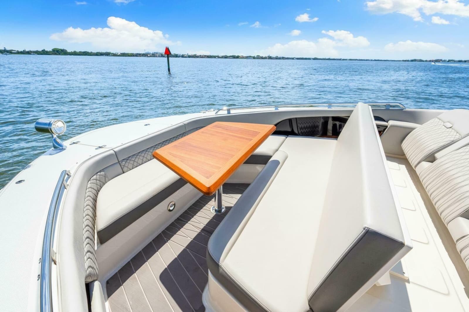 2022 Sea Ray 370 Sundancer - Photo 30