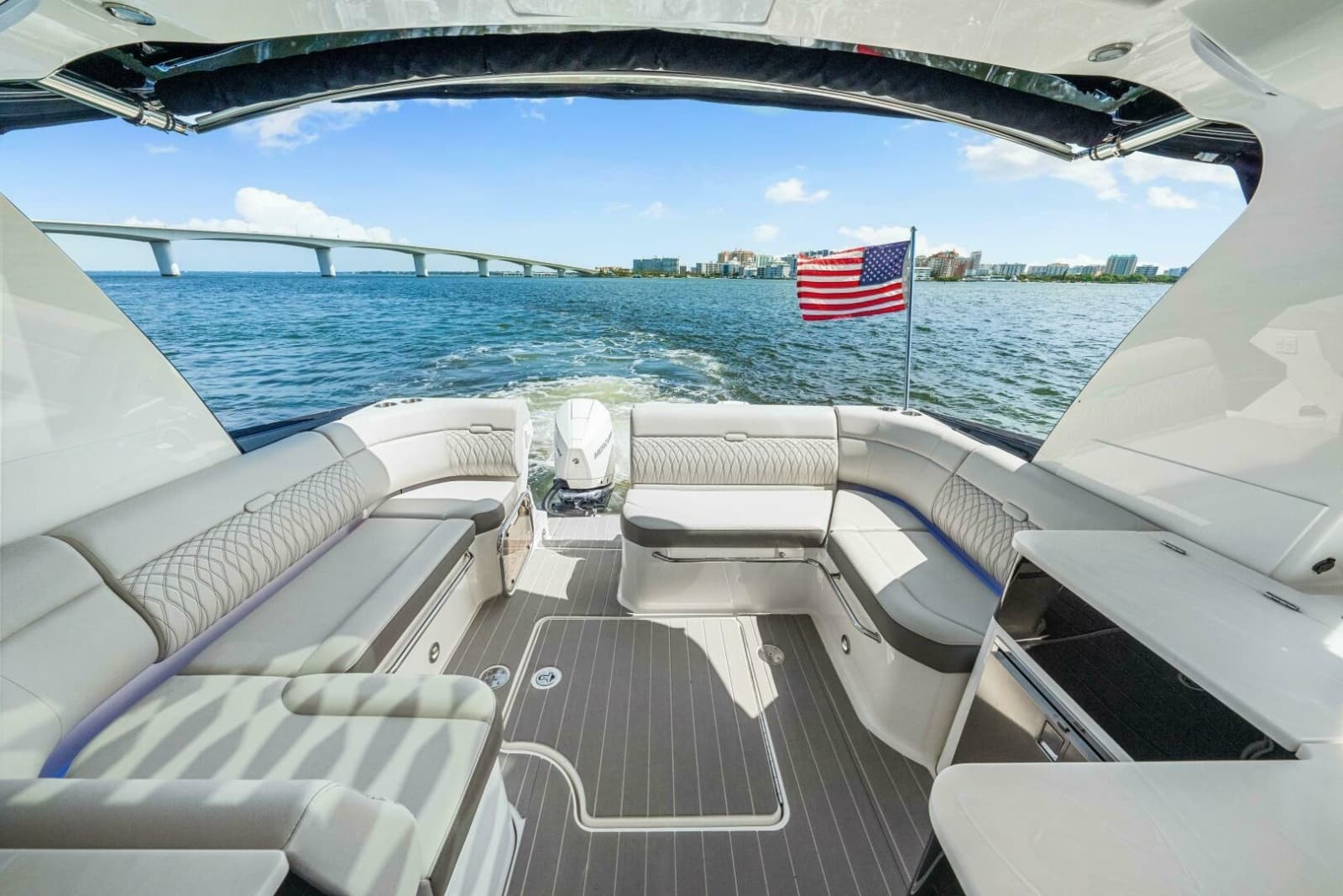2022 Sea Ray 370 Sundancer - Photo 9