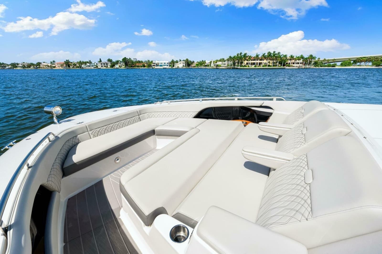 2022 Sea Ray 370 Sundancer - Photo 26