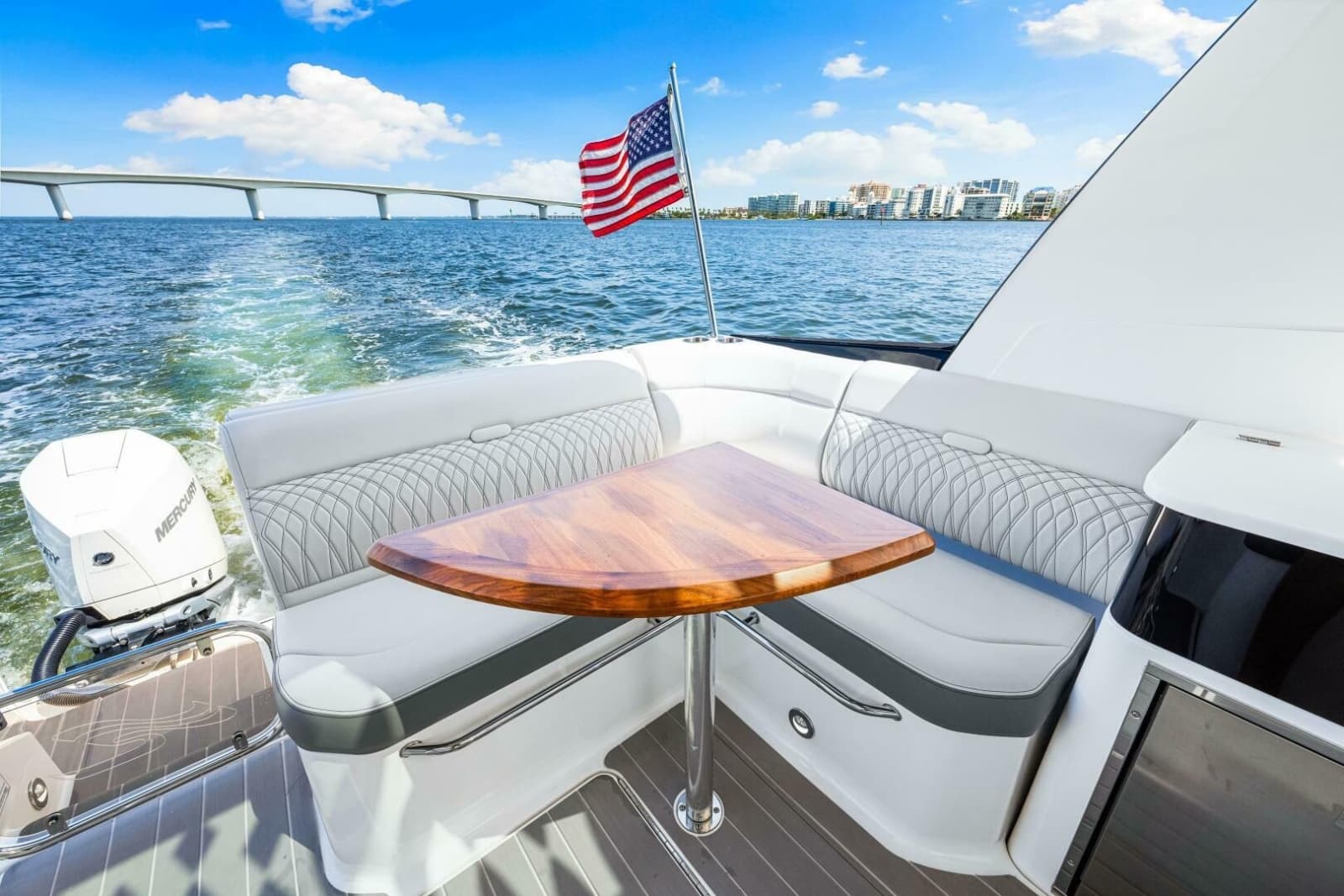 2022 Sea Ray 370 Sundancer - Photo 24
