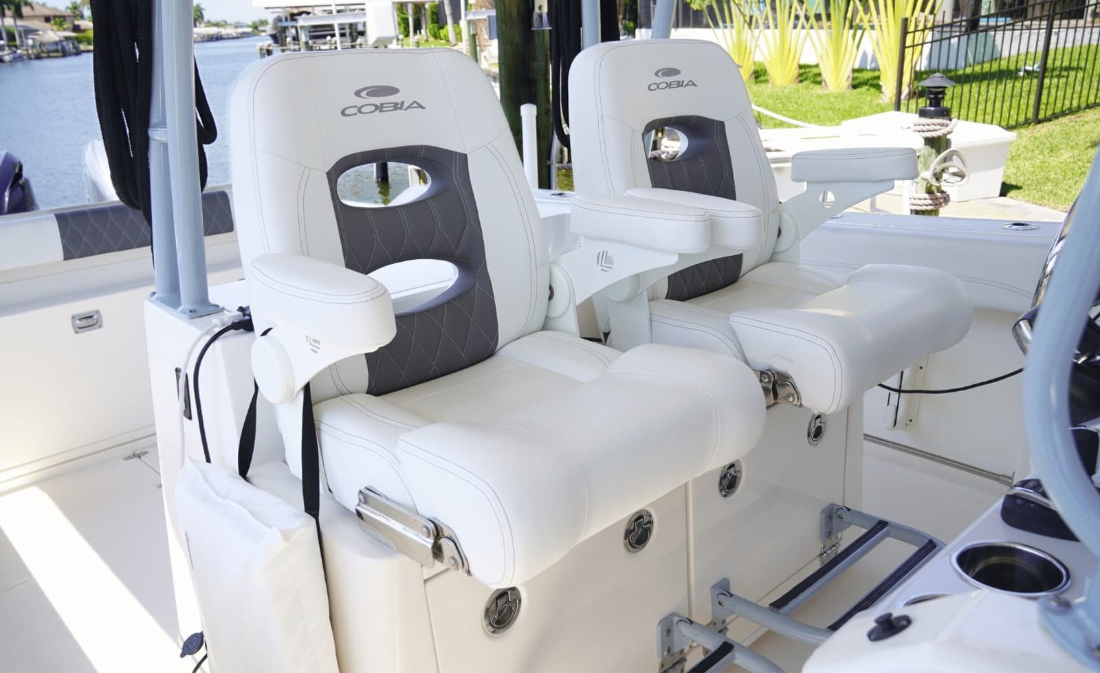 2023 Cobia 320CC - Photo 37
