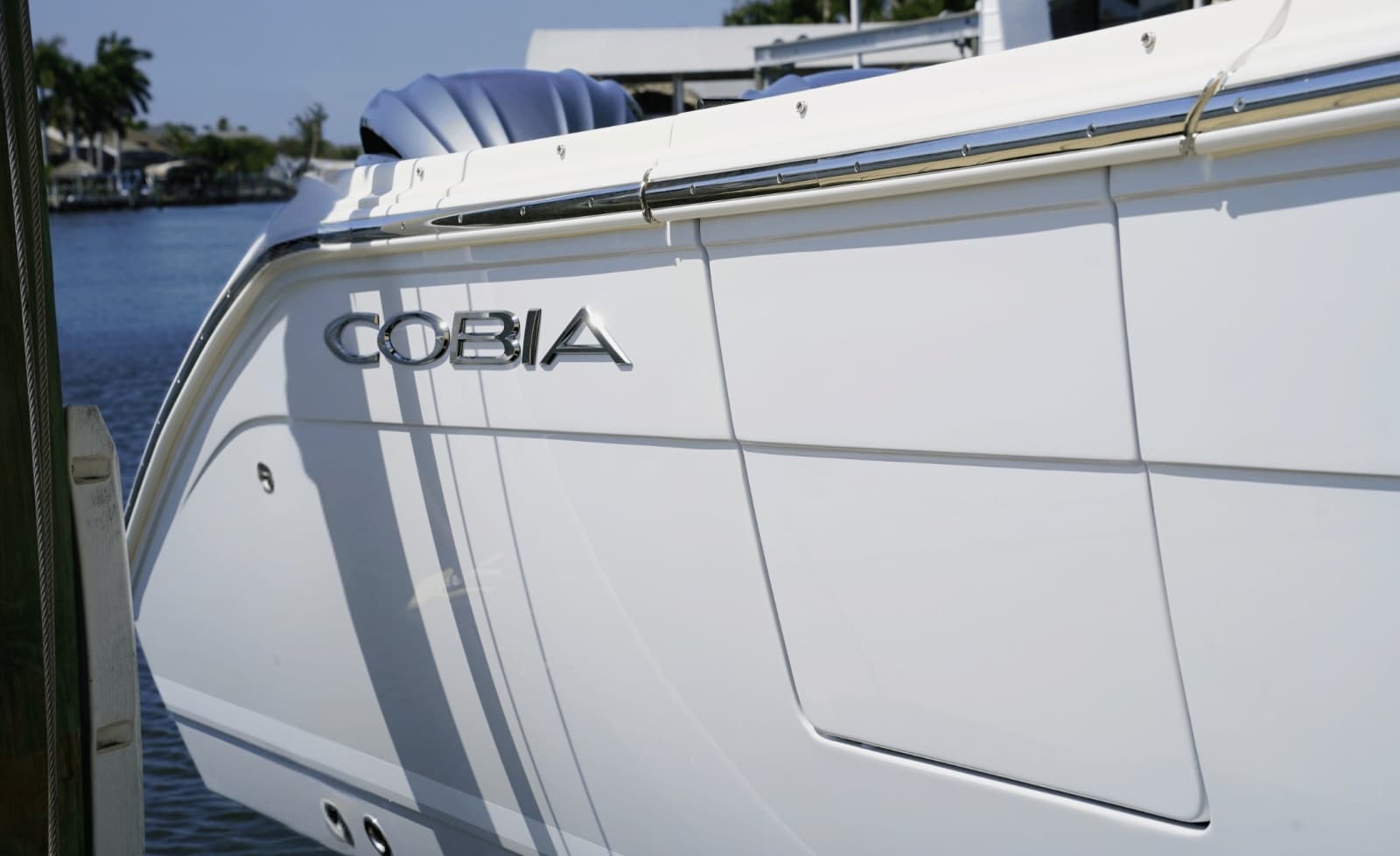 2023 Cobia 320CC - Photo 8