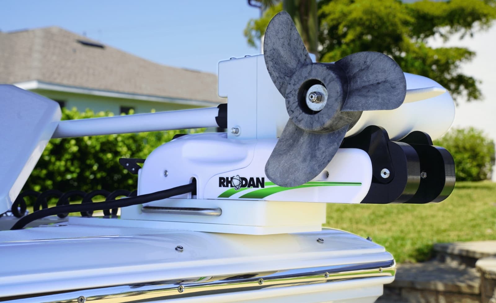2023 Cobia 320CC - Photo 11