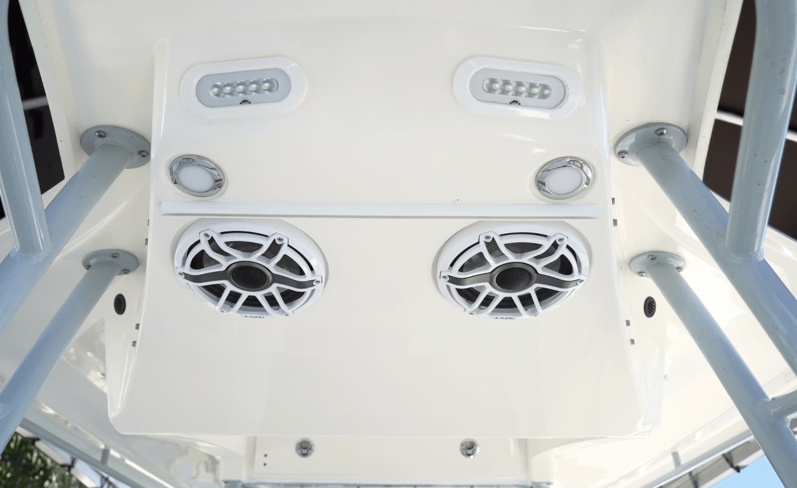 2023 Cobia 320CC - Photo 19