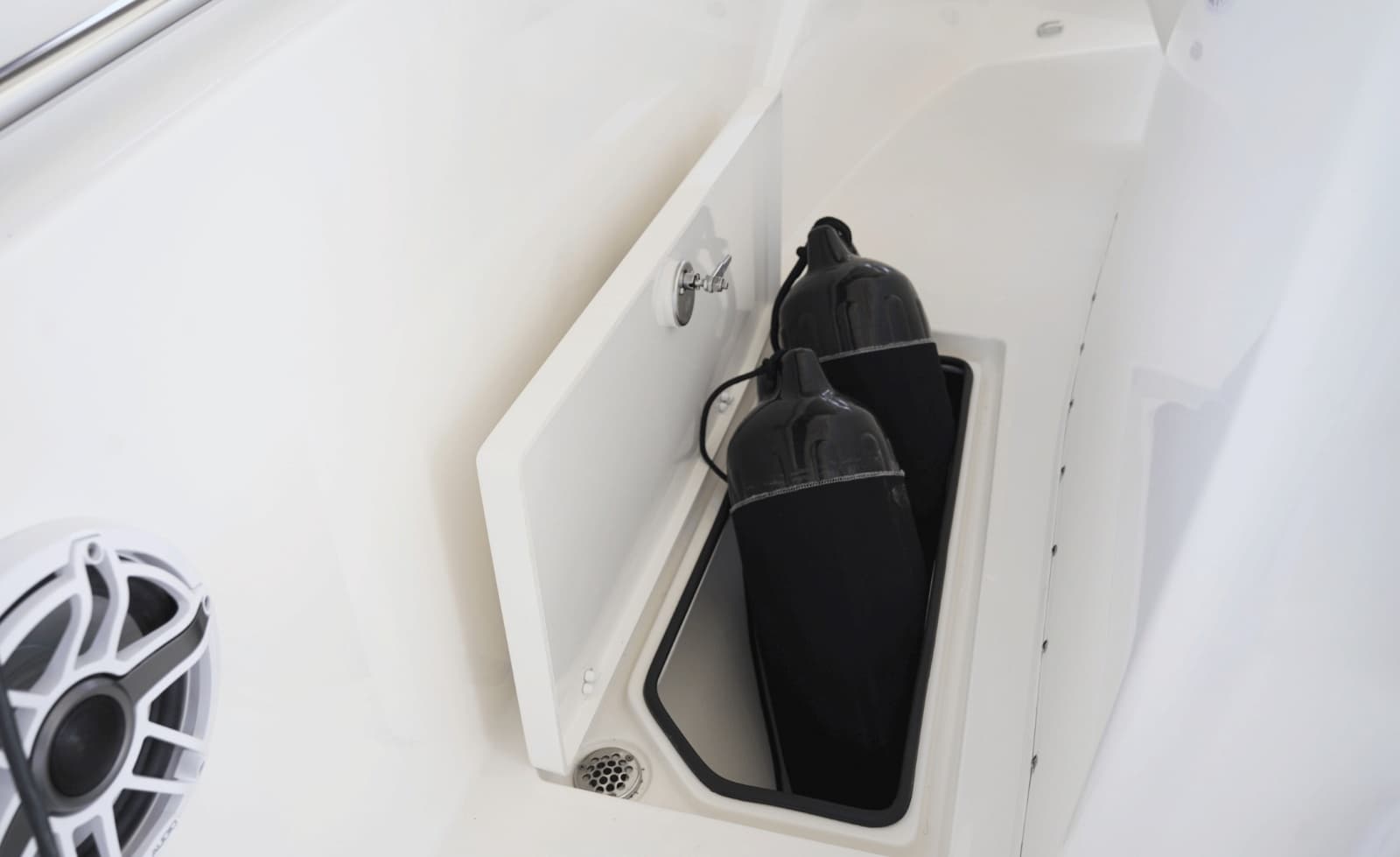 2023 Cobia 320CC - Photo 40