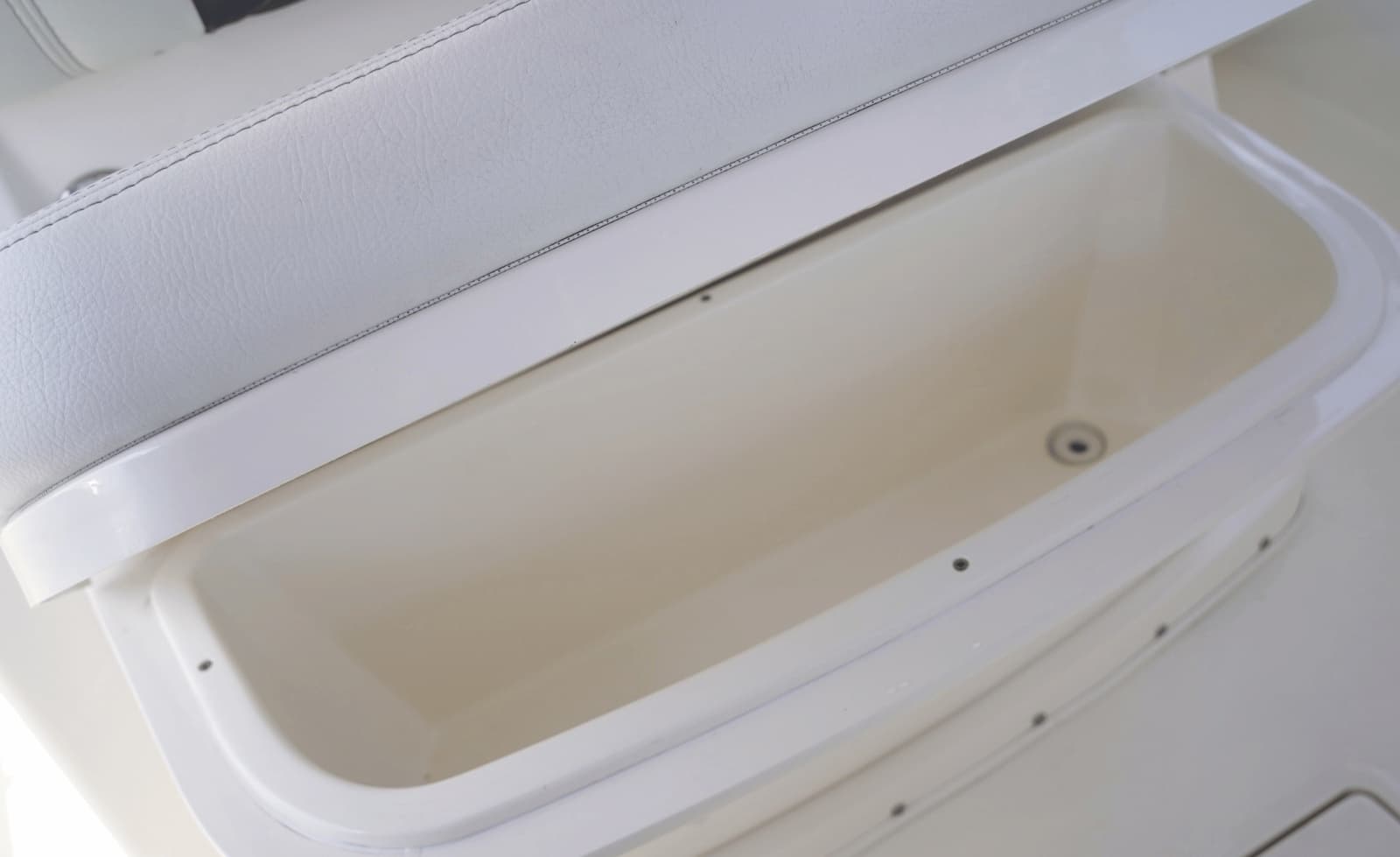 2023 Cobia 320CC - Photo 52