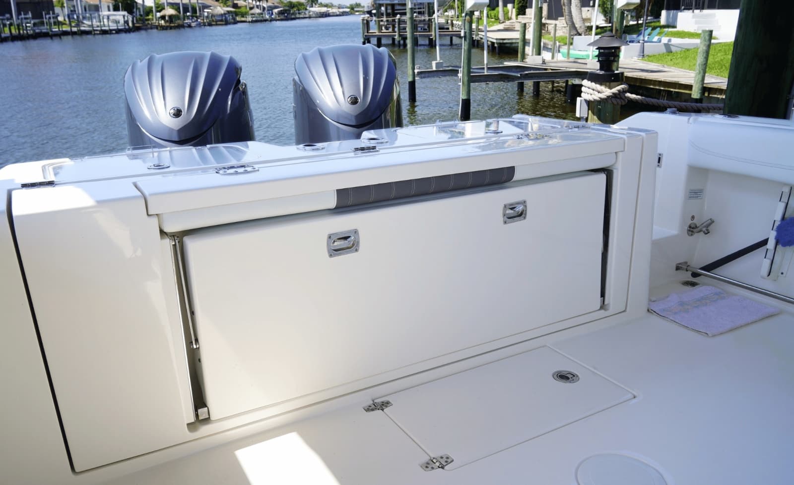 2023 Cobia 320CC - Photo 15
