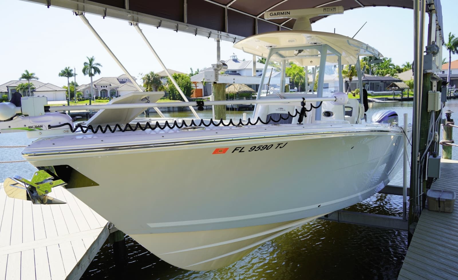 2023 Cobia 320CC - Photo 4
