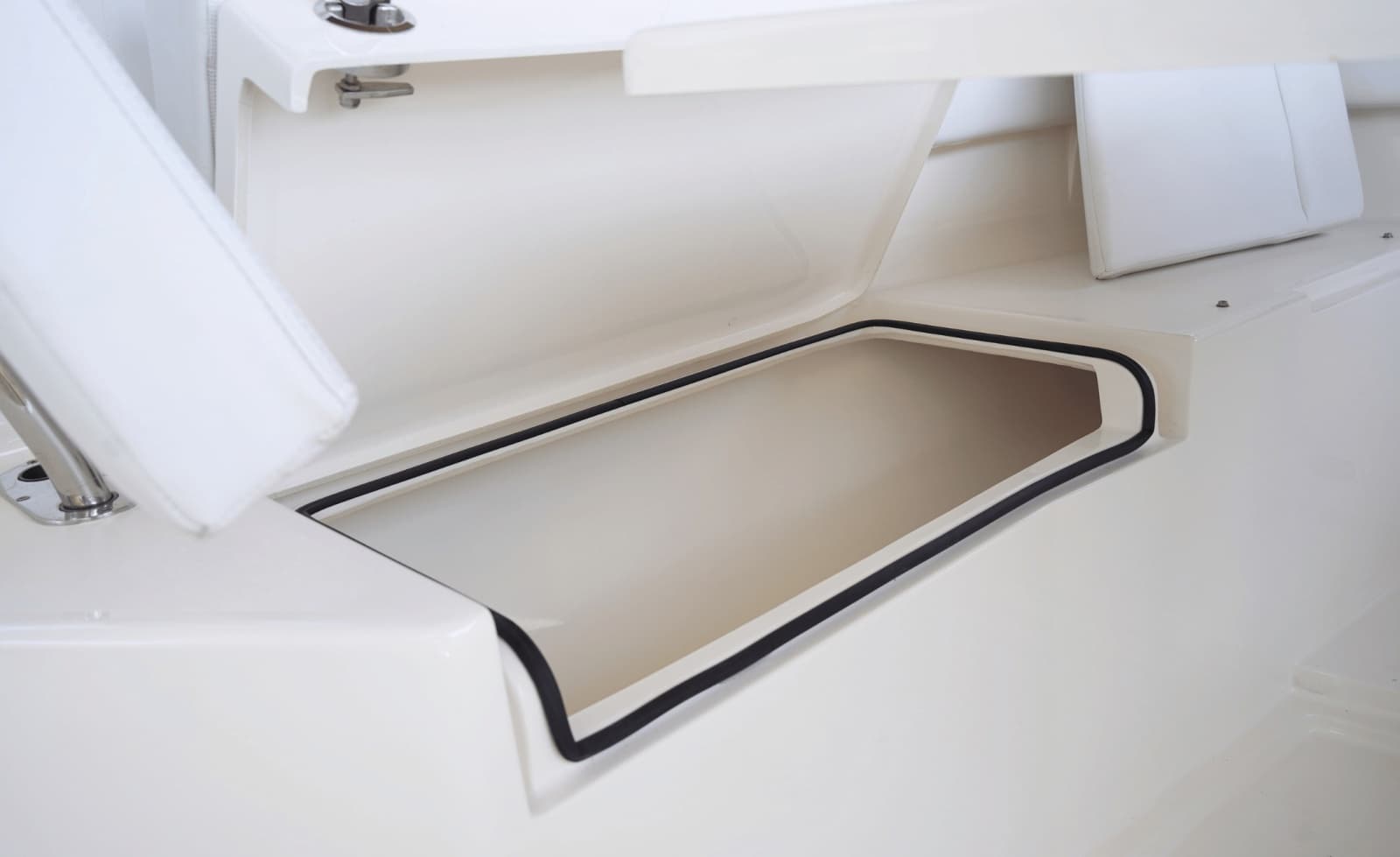 2023 Cobia 320CC - Photo 49