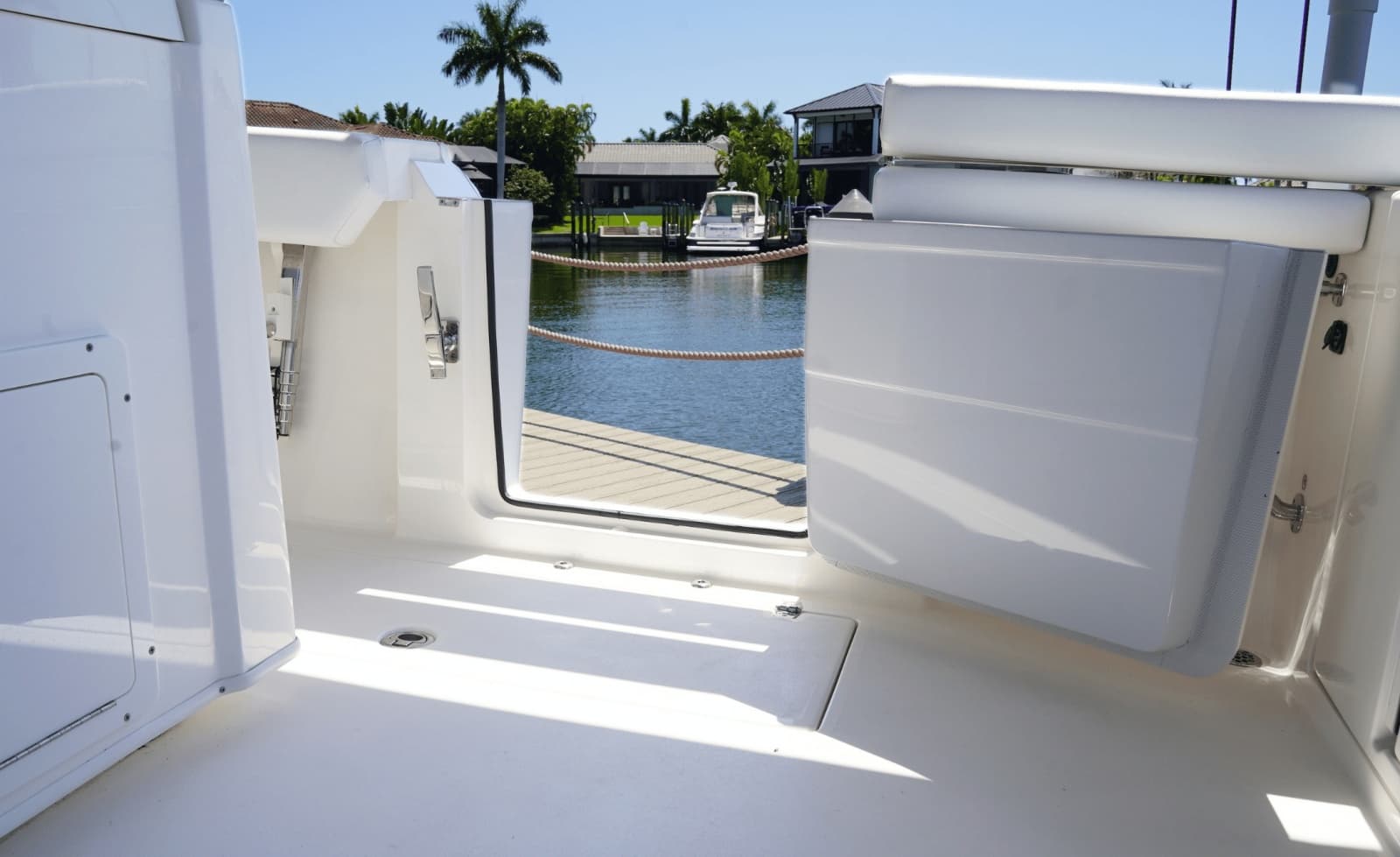 2023 Cobia 320CC - Photo 23