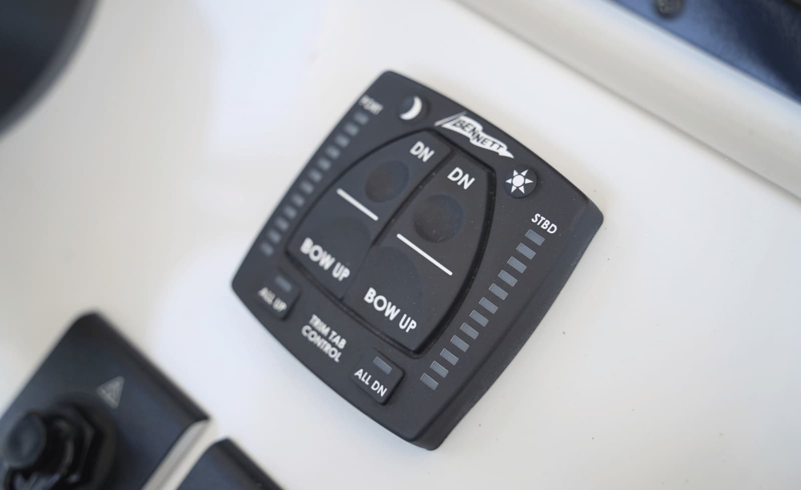 2023 Cobia 320CC - Photo 33