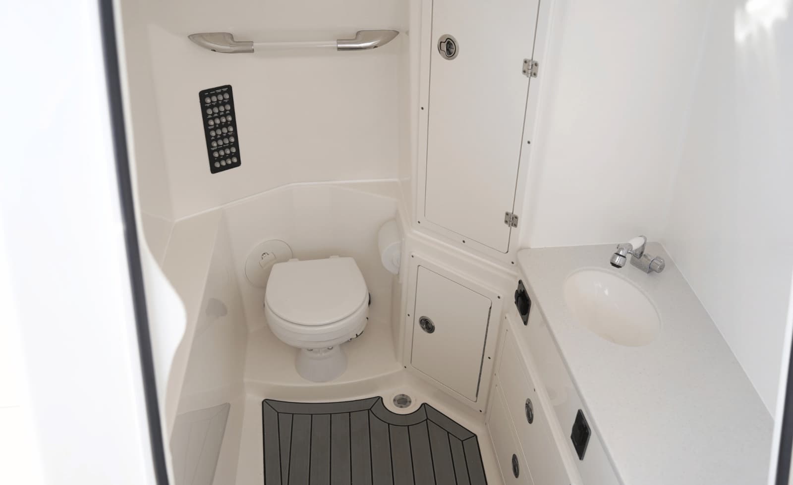 2023 Cobia 320CC - Photo 53