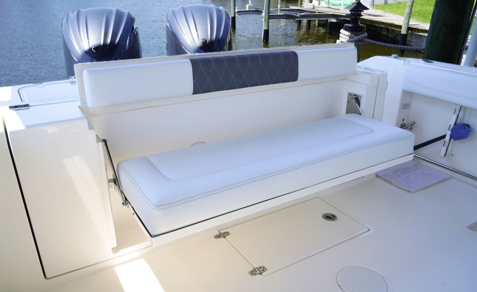2023 Cobia 320CC - Photo 16