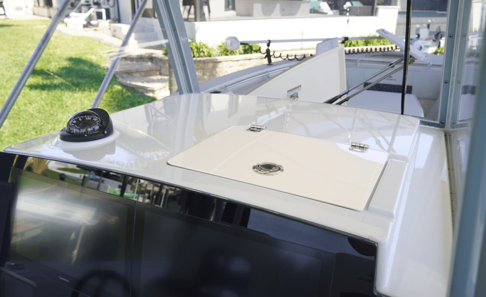 2023 Cobia 320CC - Photo 34