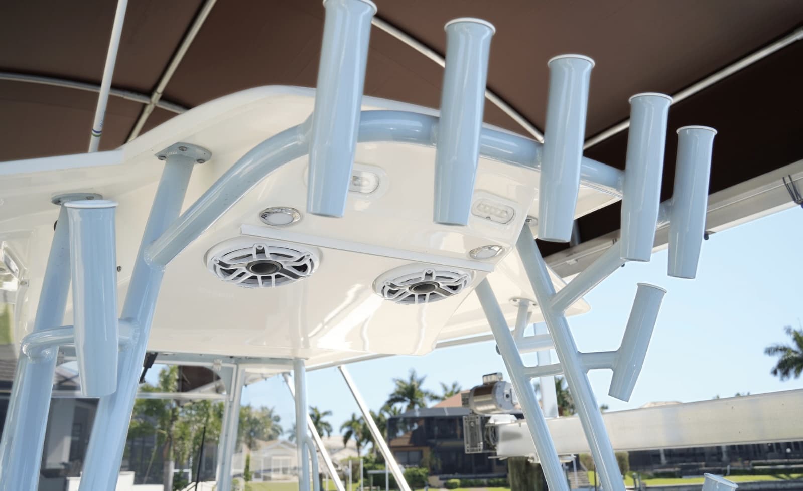 2023 Cobia 320CC - Photo 17