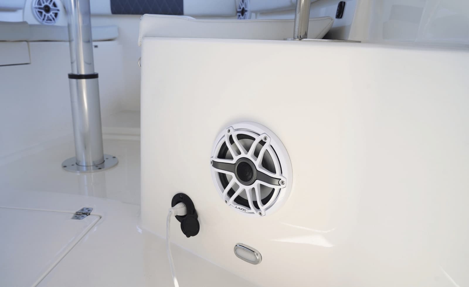 2023 Cobia 320CC - Photo 47