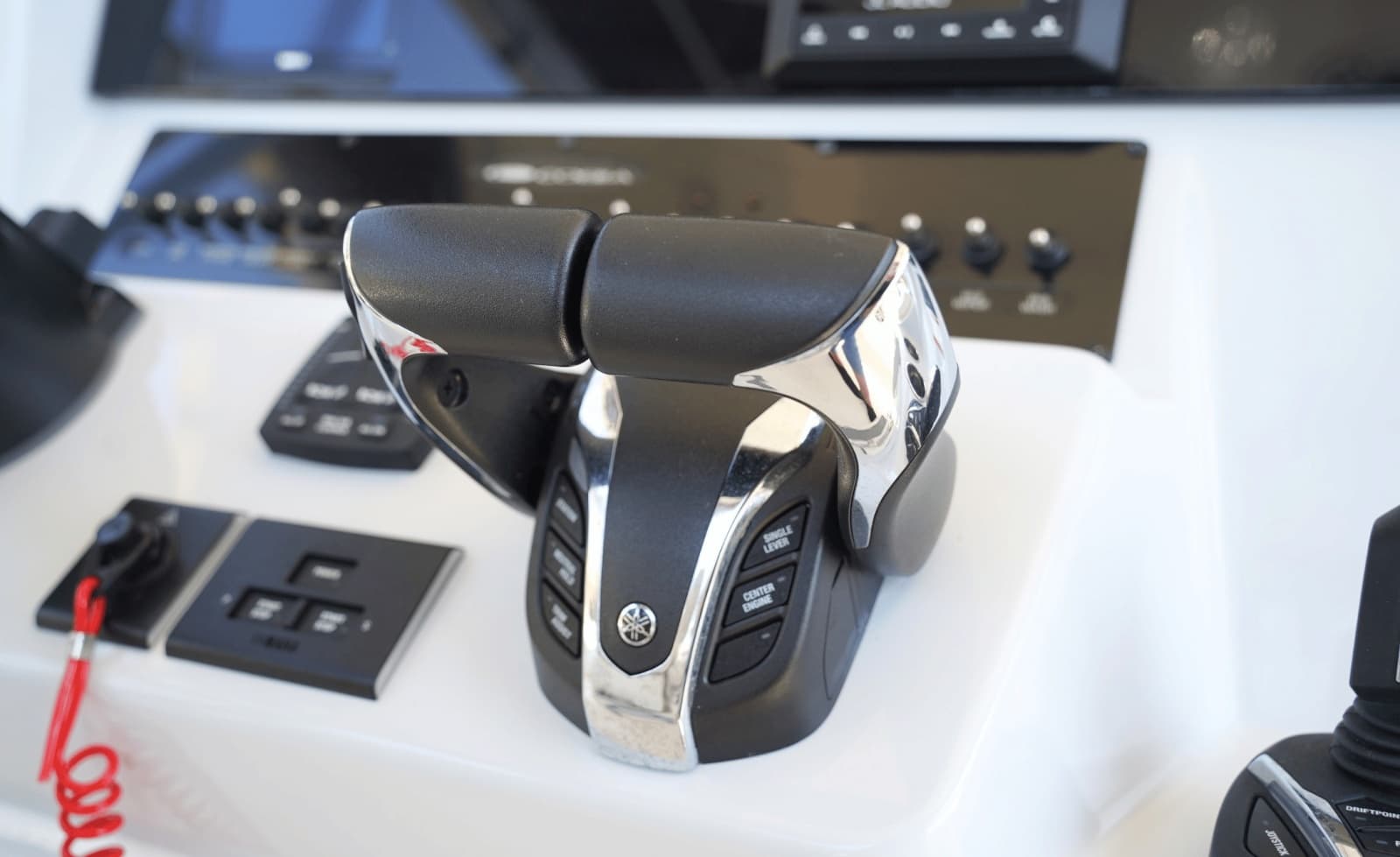 2023 Cobia 320CC - Photo 30