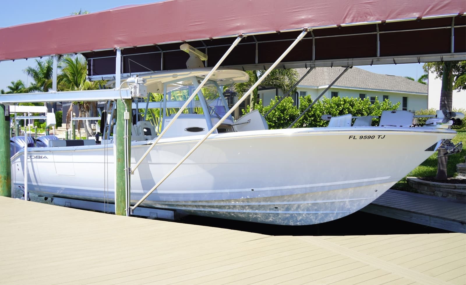 2023 Cobia 320CC - Photo 2
