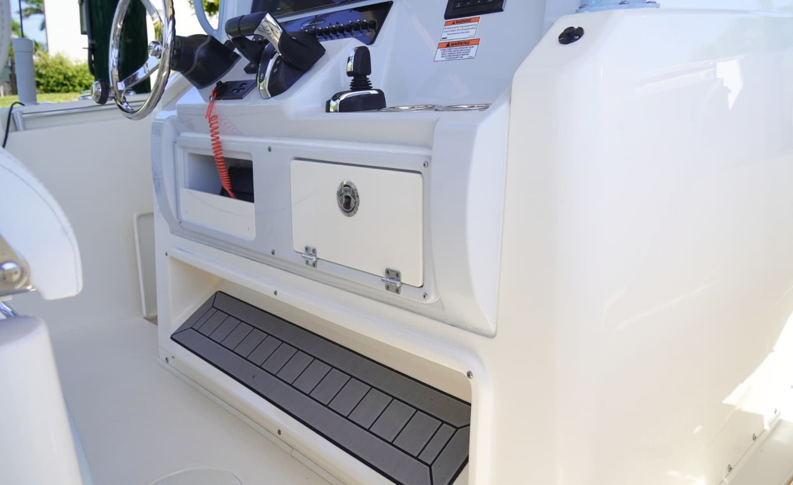 2023 Cobia 320CC - Photo 38