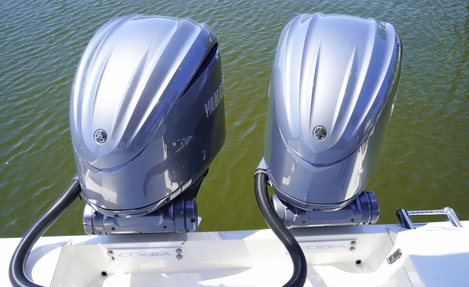 2023 Cobia 320CC - Photo 7