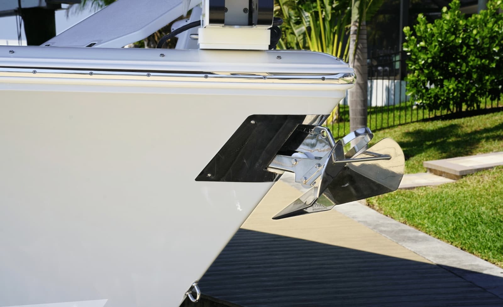 2023 Cobia 320CC - Photo 10