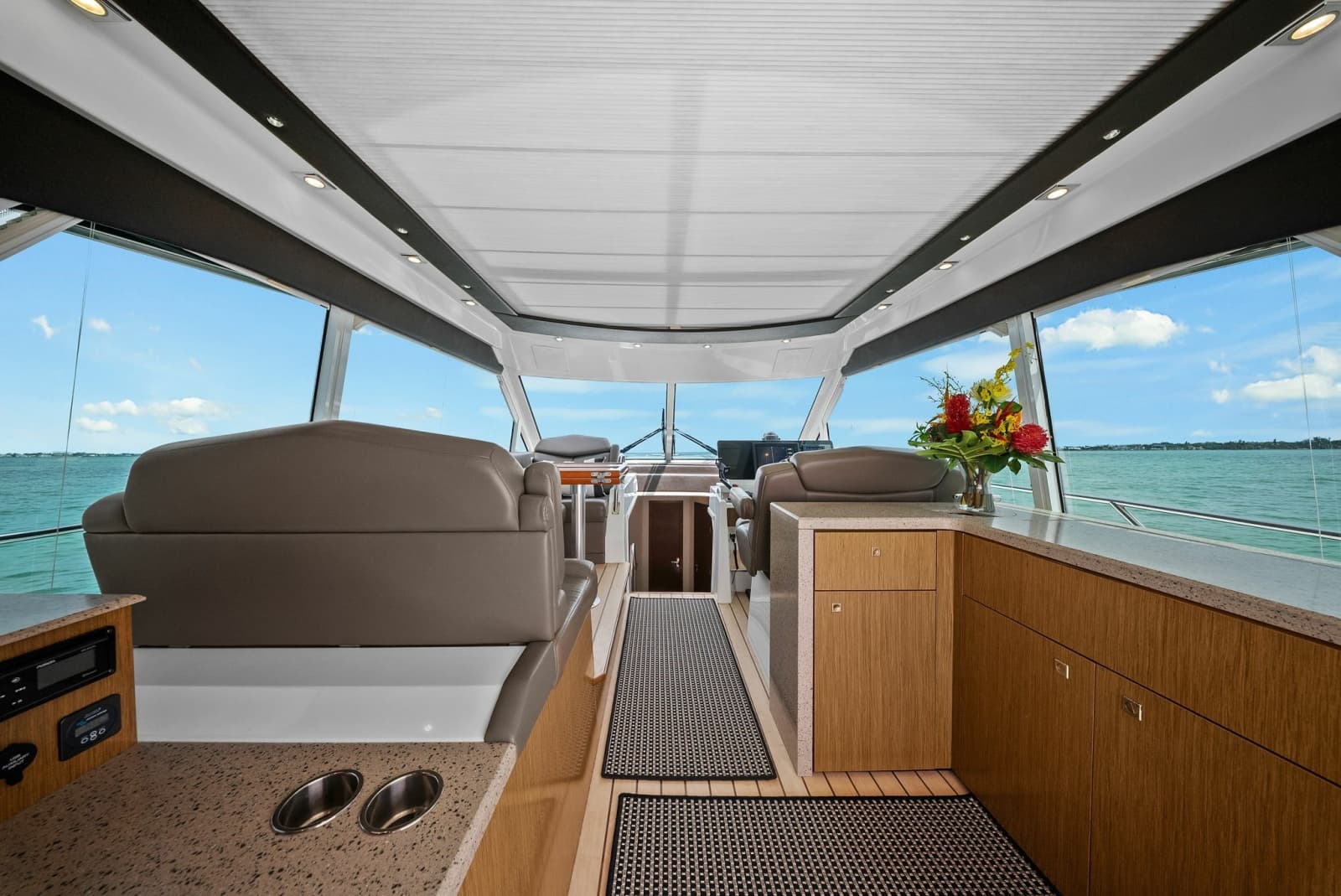 2014 Cruisers Yachts 48 Cantius - Photo 17