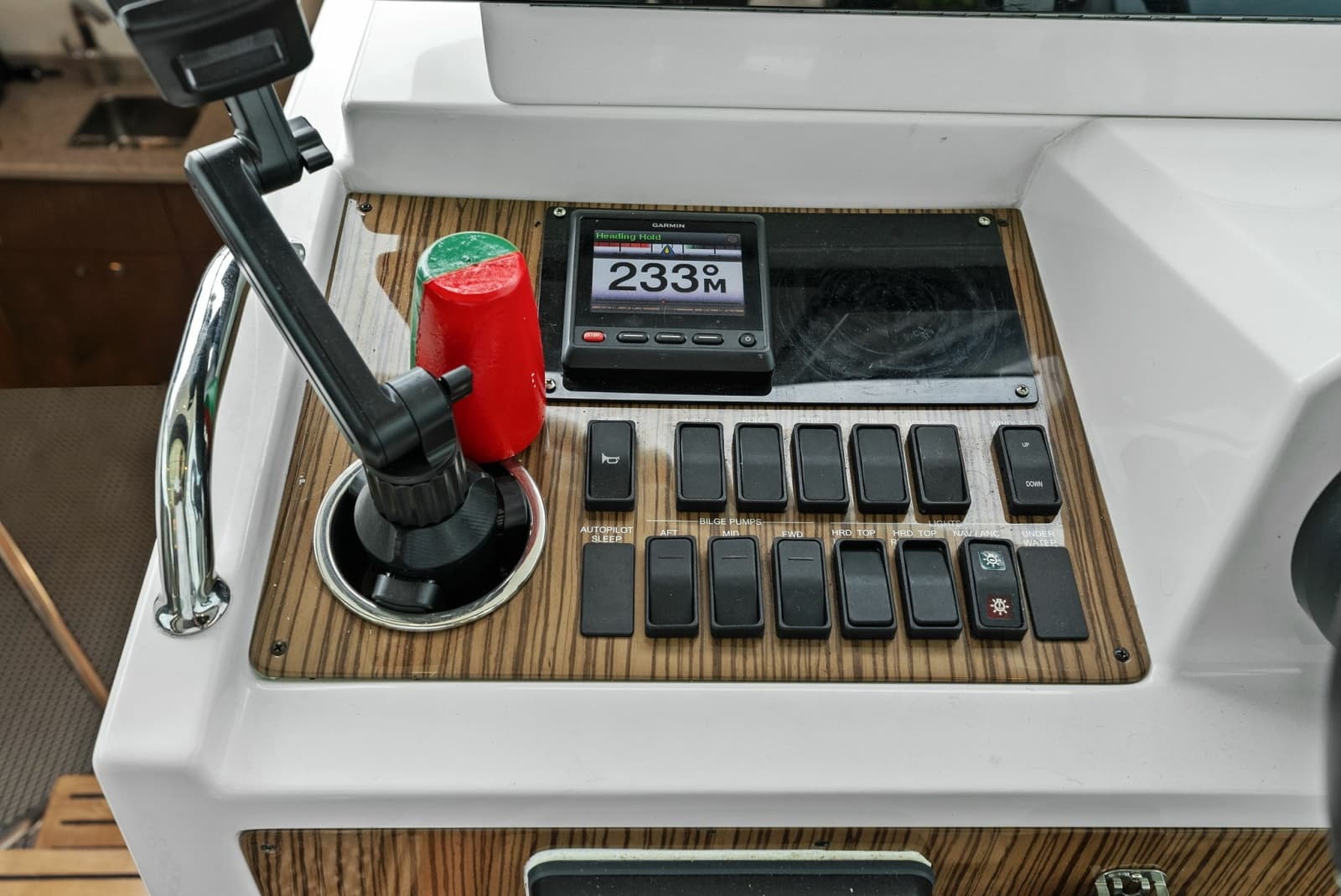 2014 Cruisers Yachts 48 Cantius - Photo 11