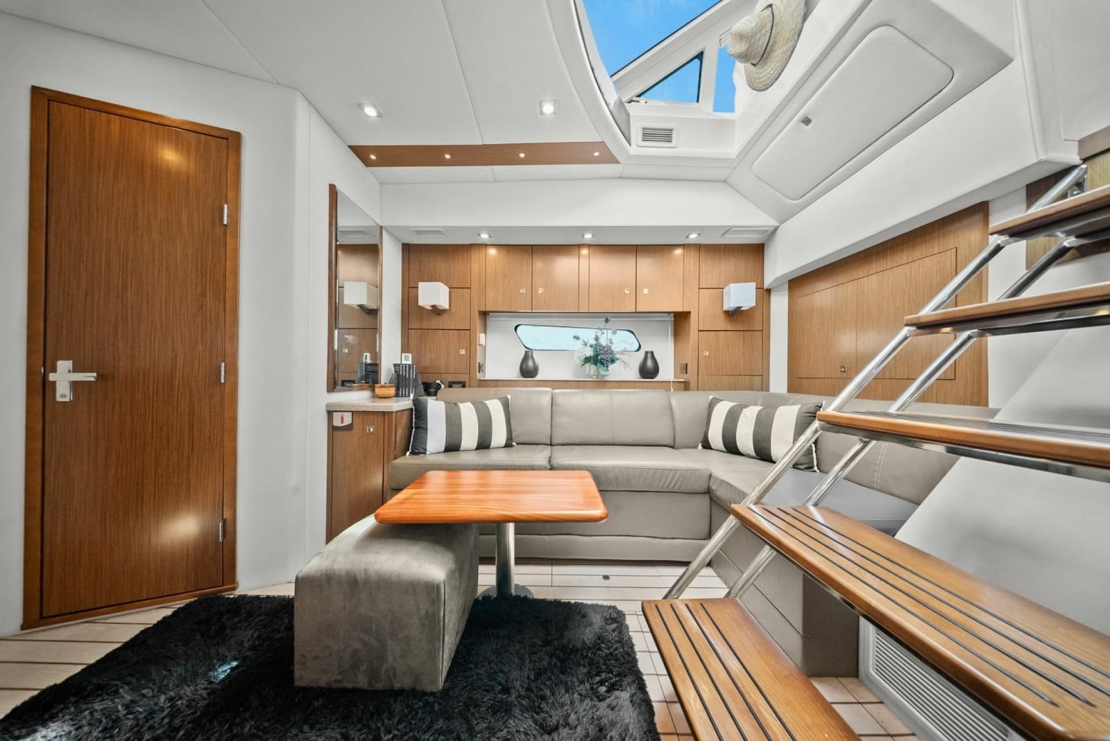 2014 Cruisers Yachts 48 Cantius - Photo 20