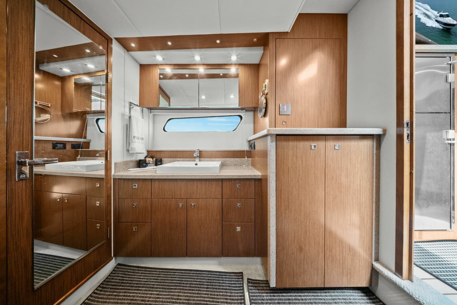 2014 Cruisers Yachts 48 Cantius - Photo 32