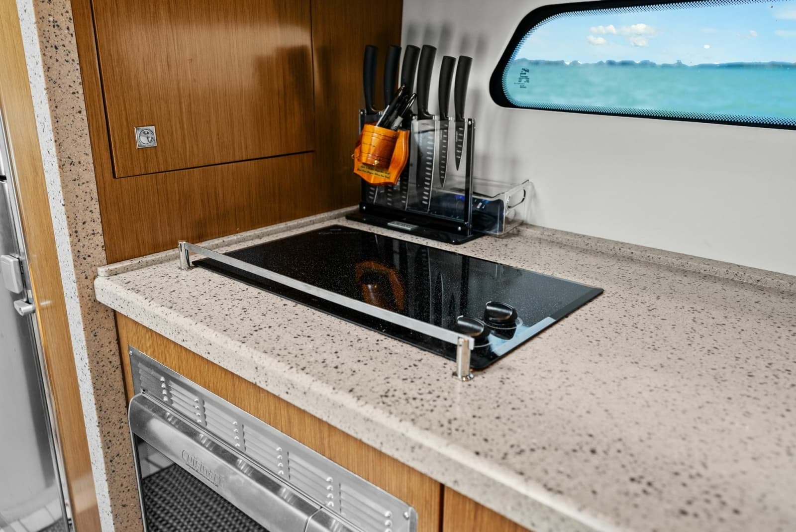 2014 Cruisers Yachts 48 Cantius - Photo 27