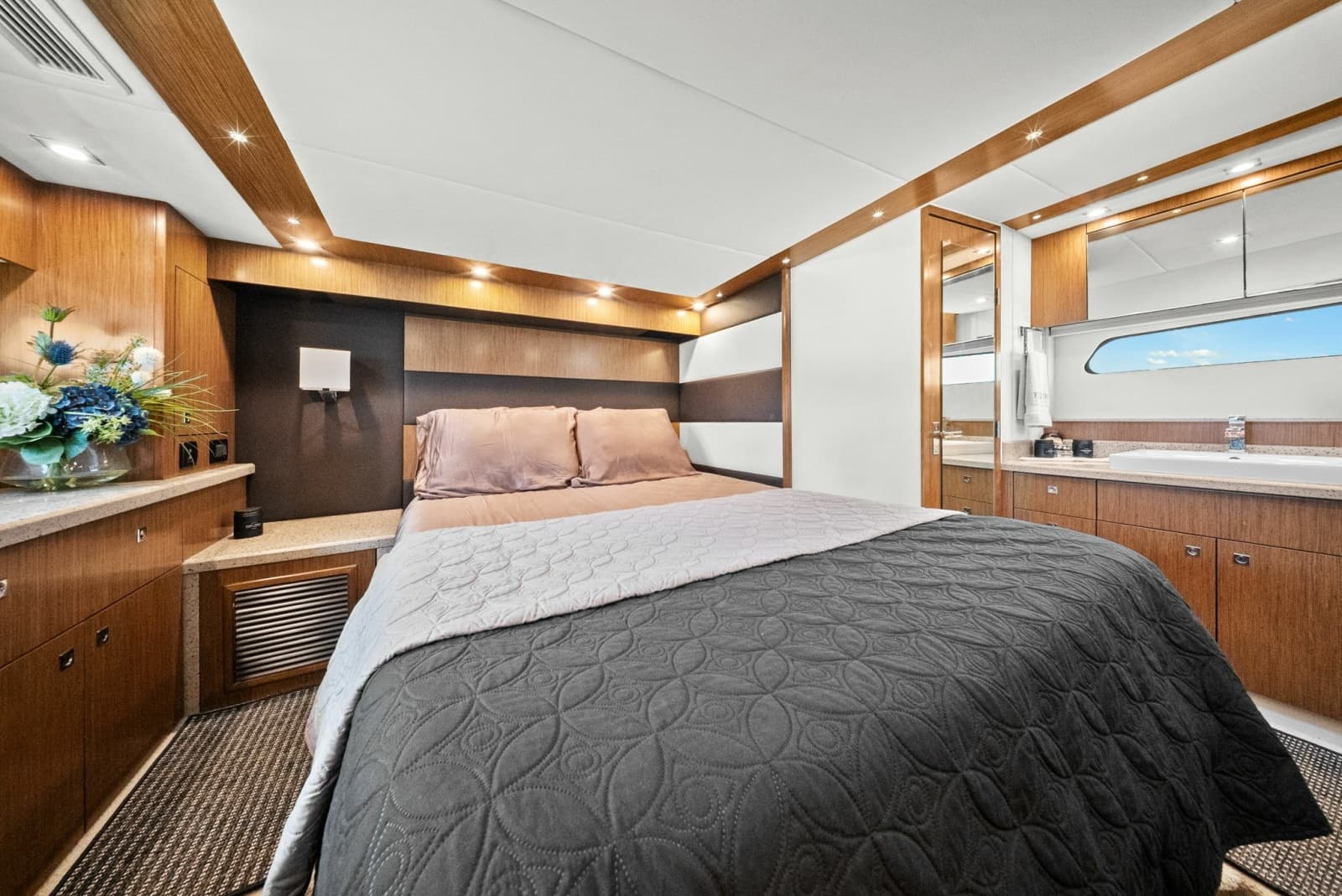 2014 Cruisers Yachts 48 Cantius - Photo 31