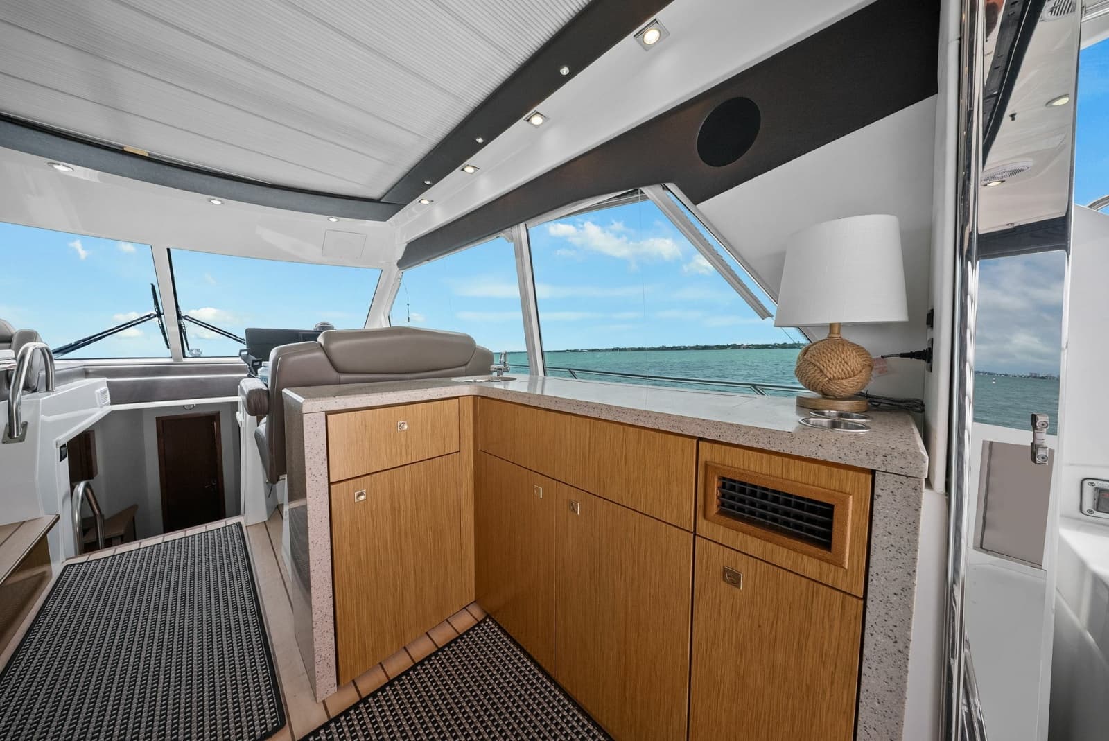 2014 Cruisers Yachts 48 Cantius - Photo 16