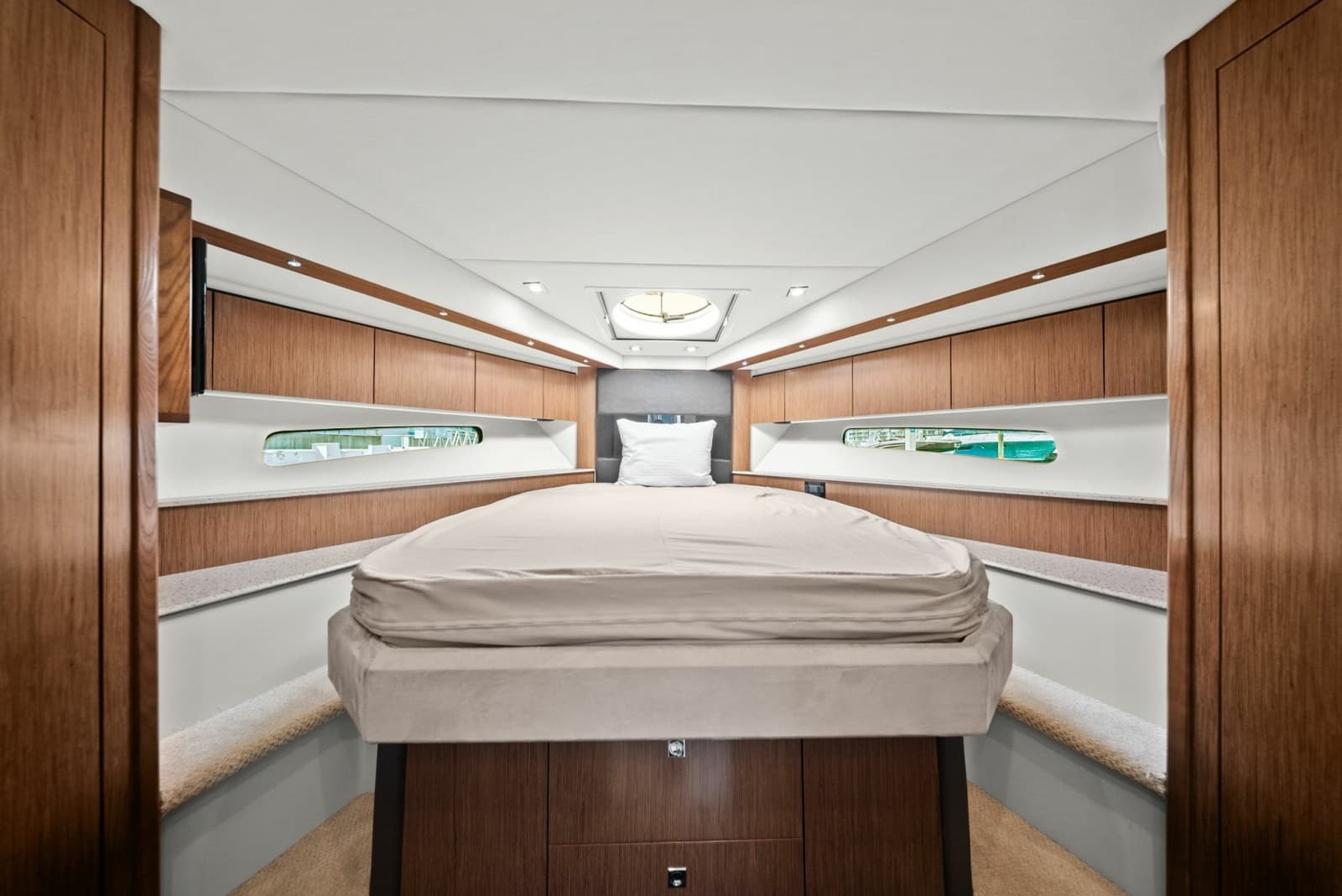 2014 Cruisers Yachts 48 Cantius - Photo 3