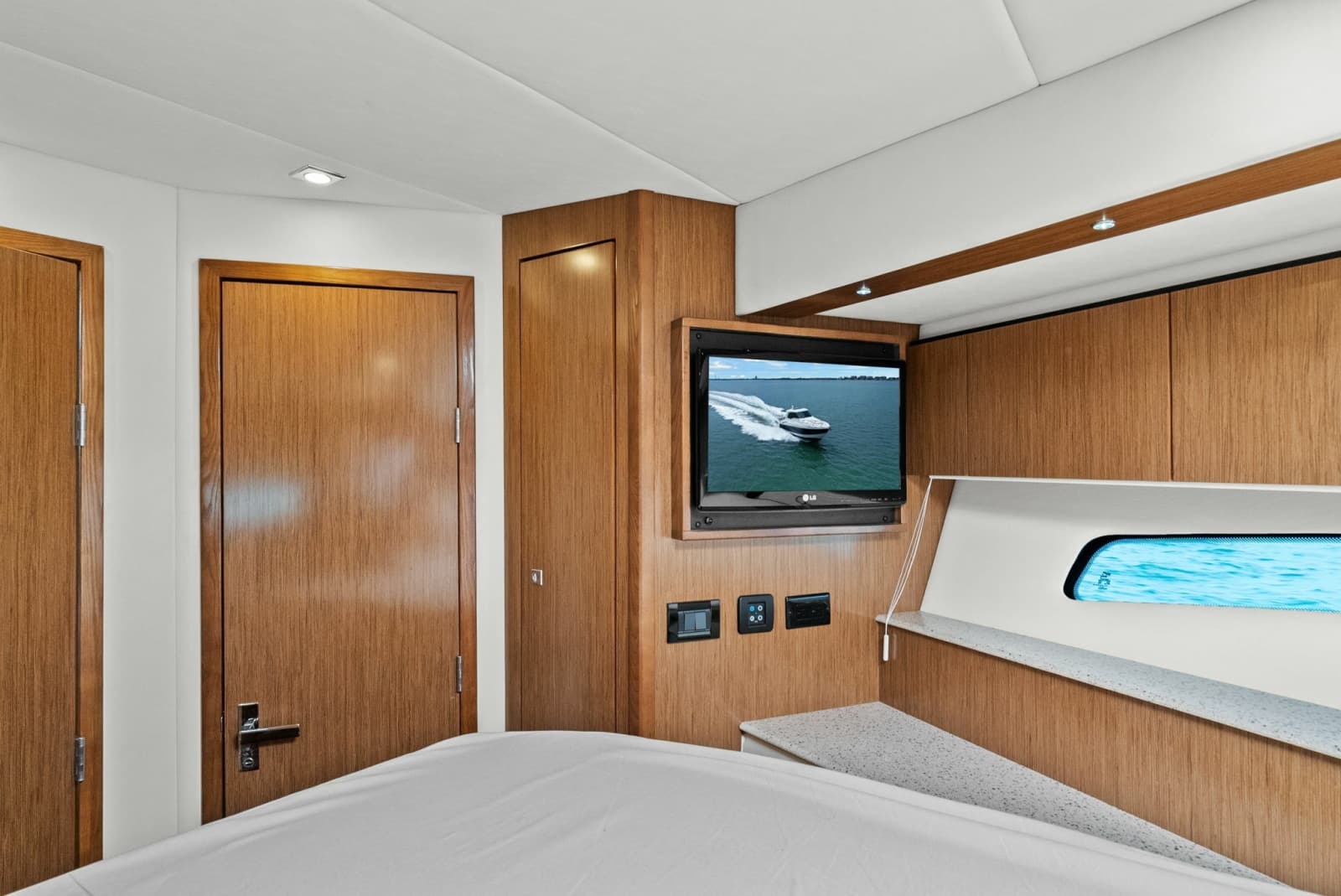 2014 Cruisers Yachts 48 Cantius - Photo 35