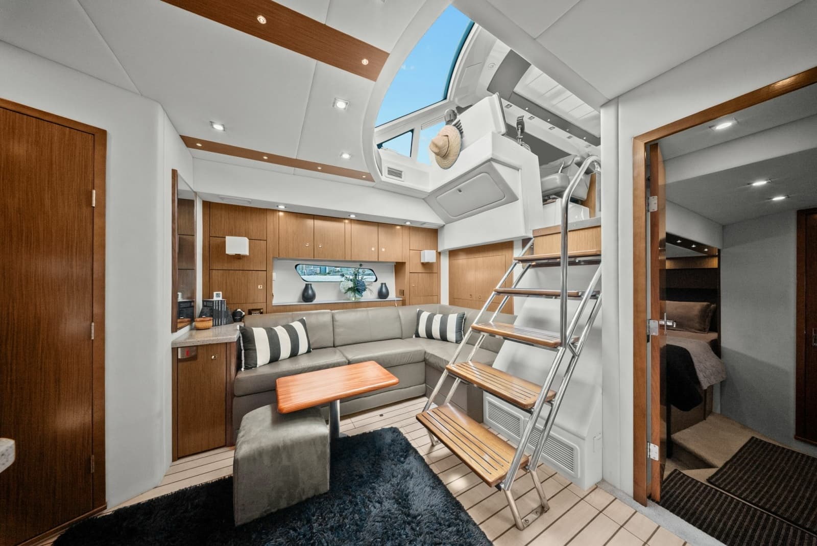 2014 Cruisers Yachts 48 Cantius - Photo 18