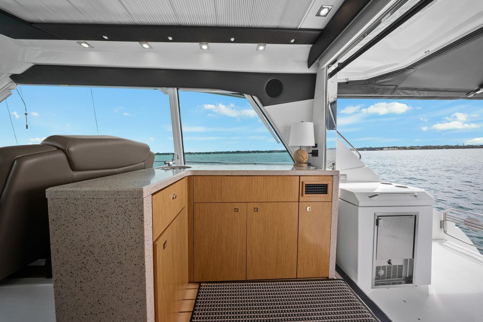 2014 Cruisers Yachts 48 Cantius - Photo 14