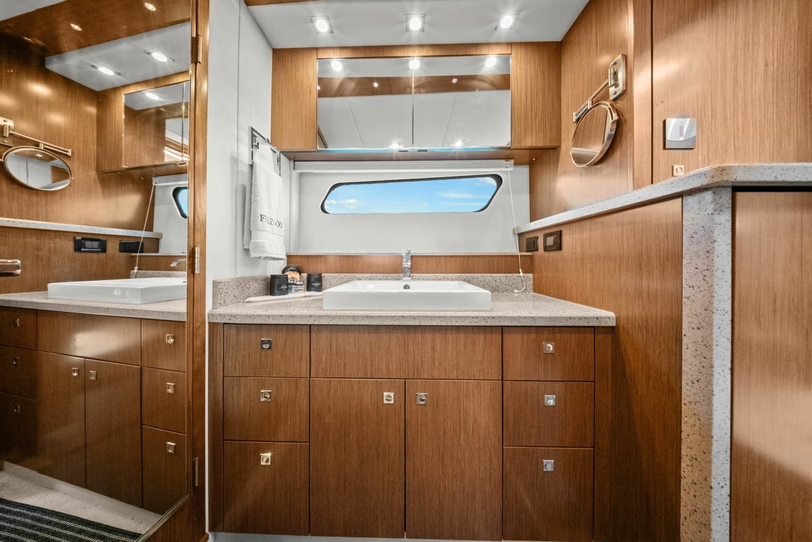 2014 Cruisers Yachts 48 Cantius - Photo 33
