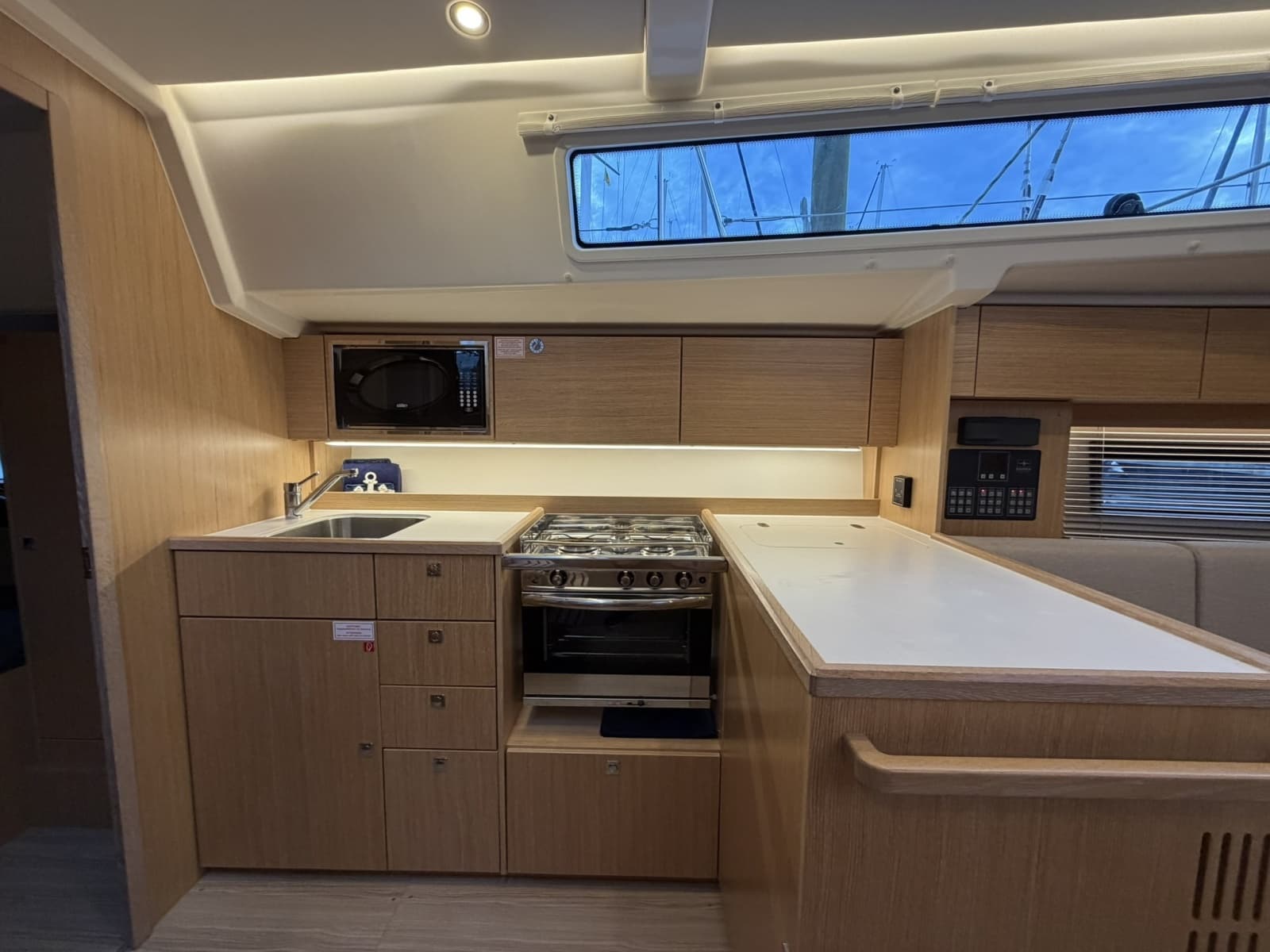2022 Bavaria C38 - Photo 13